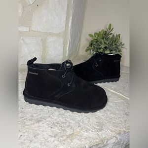 Bearpaw black skye booties sz 9 wide